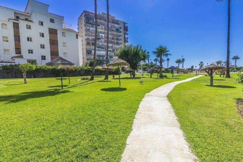 Nice And Cozy Studio At The Beachfront Benalmádena Exteriör bild