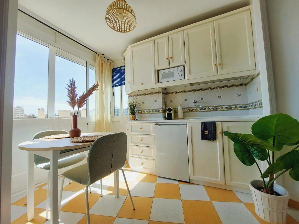 Nice And Cozy Studio At The Beachfront Benalmádena Exteriör bild