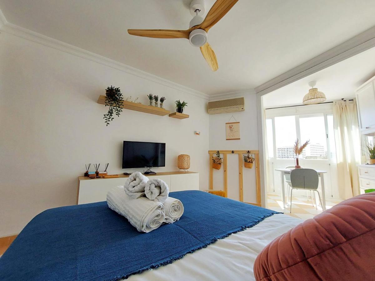 Nice And Cozy Studio At The Beachfront Benalmádena Exteriör bild
